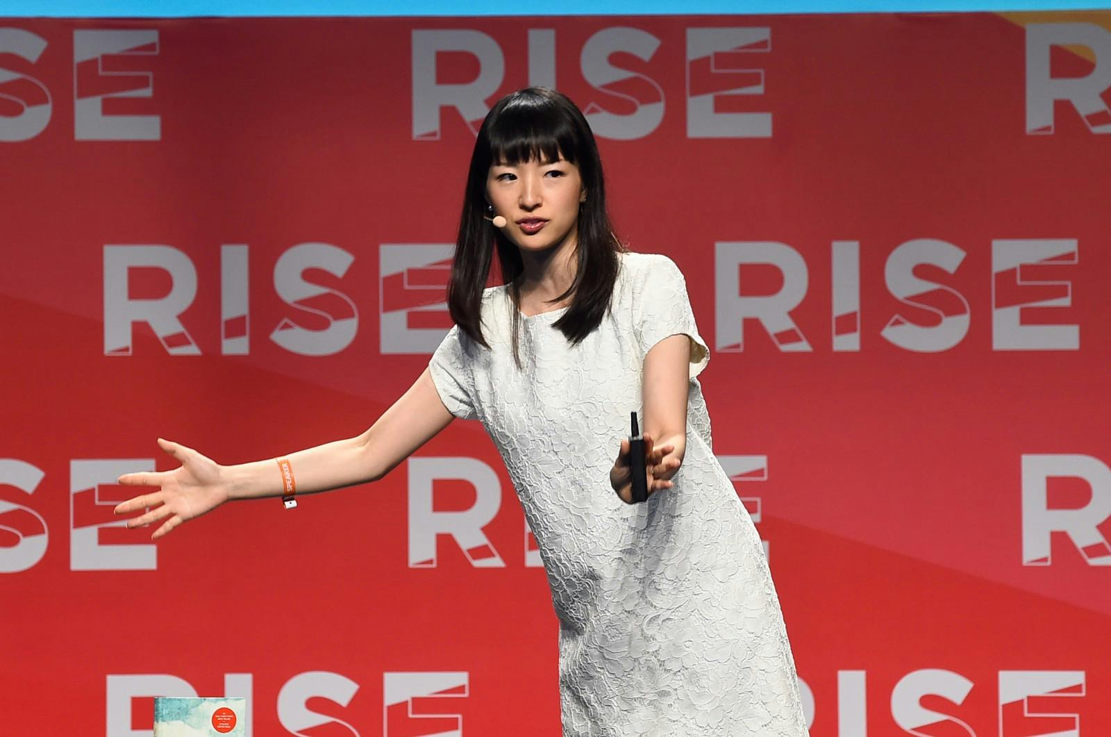 /what-to-learn-from-marie-kondo-about-software-consulting-35944d24f7fe feature image