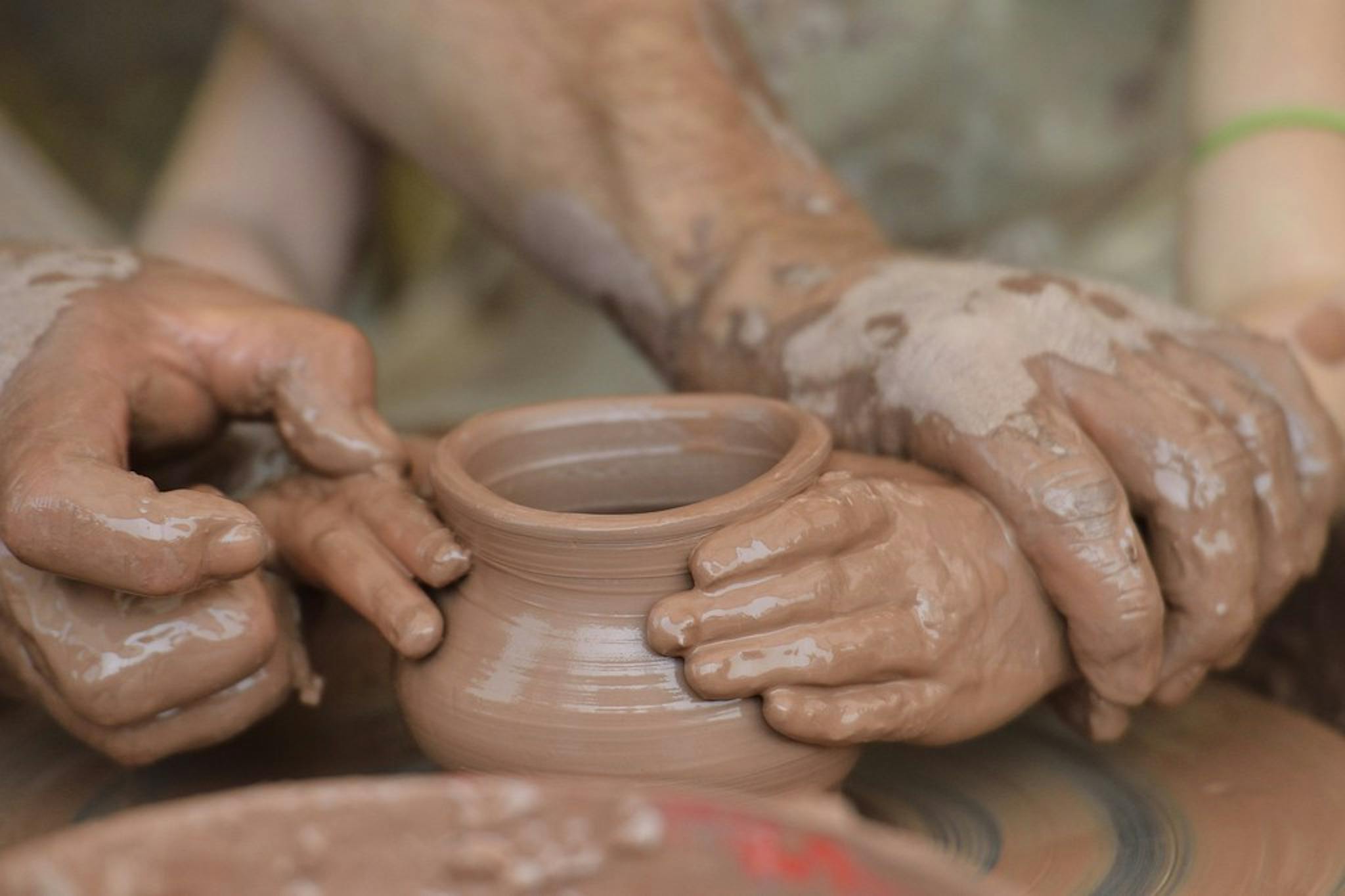 "Child's Hands in Clay" de diana_robinson está marcado con CC BY-NC-ND 2.0.