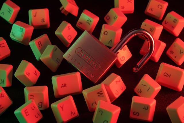 /using-sms-two-factor-authentication-2fa-to-protect-your-finances feature image