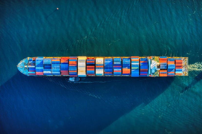 /a-quick-guide-on-how-to-create-multi-container-applications-with-docker-compose-and-c feature image
