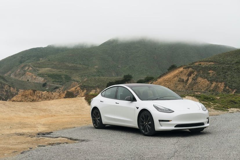 /the-pros-and-cons-of-electric-cars-2l2r3771 feature image