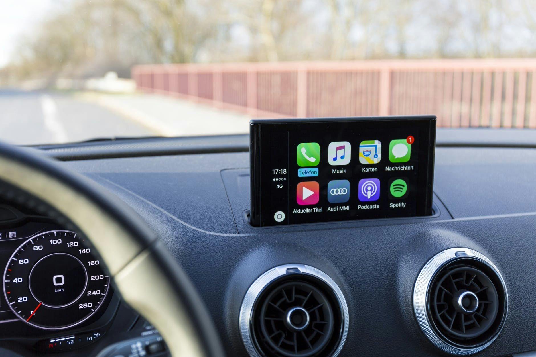 I Tried Turning a Smartphone Into an Infotainment Screen. It Didn't Work