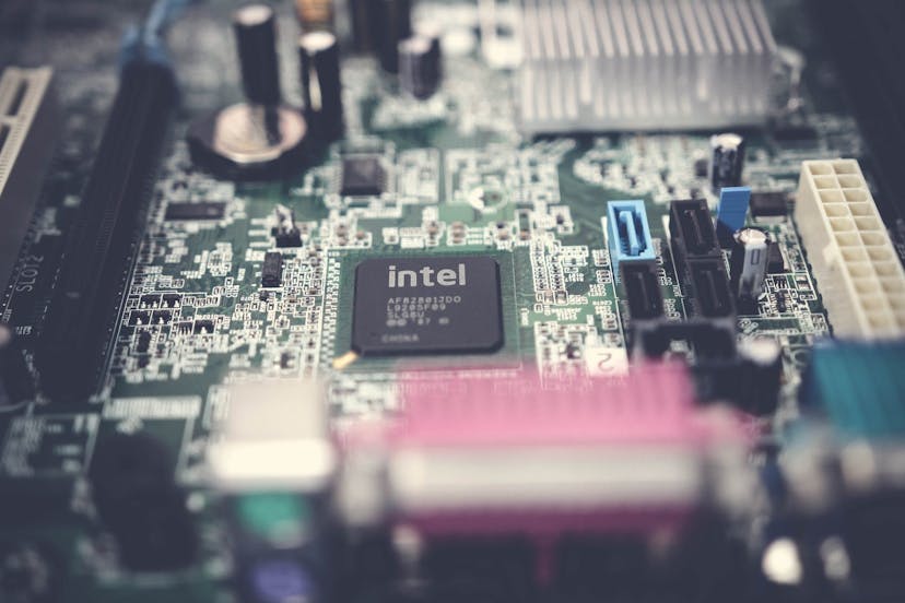 /what-is-hyperthreading-and-how-do-you-enable-it-pa2k3784 feature image