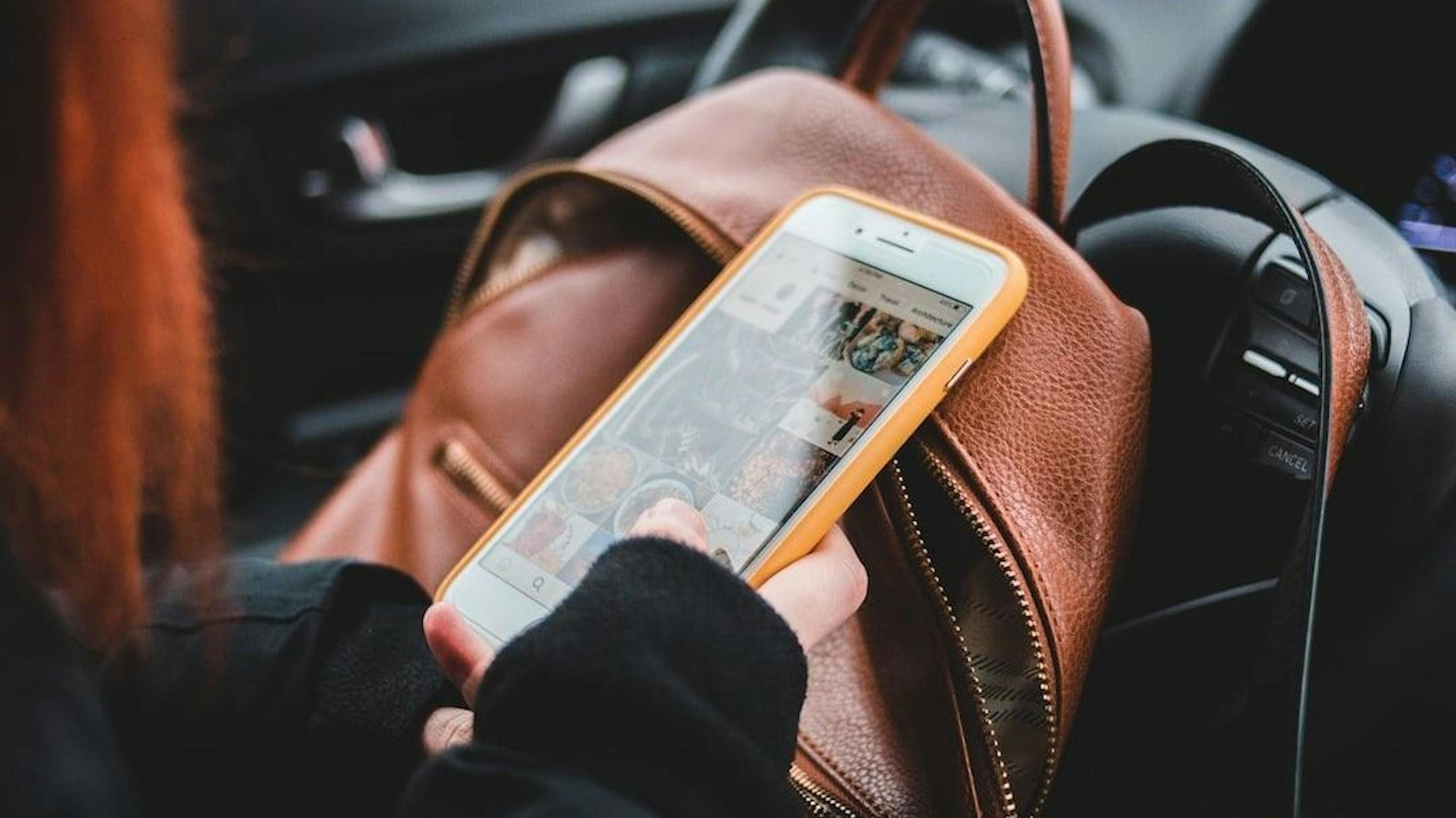 featured image - The Difference Between Progressive and Responsive Web Development