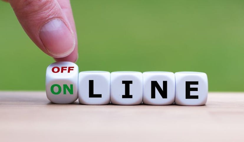 /the-pros-and-cons-of-collecting-online-and-offline-data feature image
