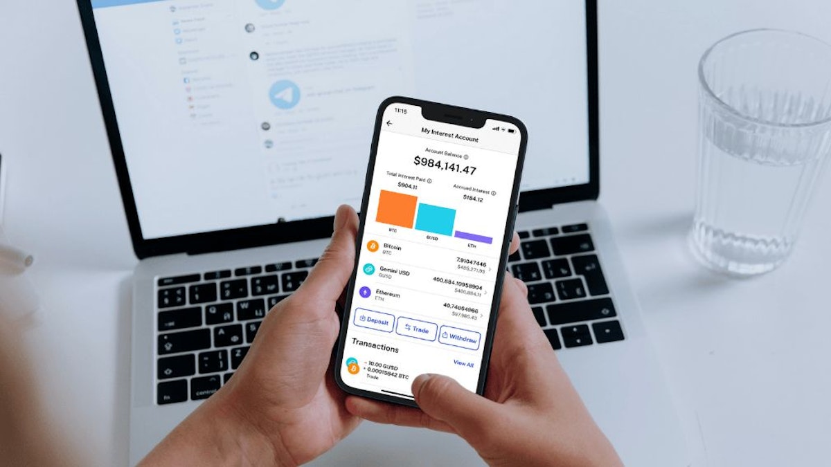 featured image - Top 5 Banking Apps That Let You Manage Your Crypto