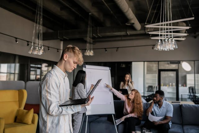 /software-companies-vs-freelancers-how-to-hire-based-on-what-you-need feature image