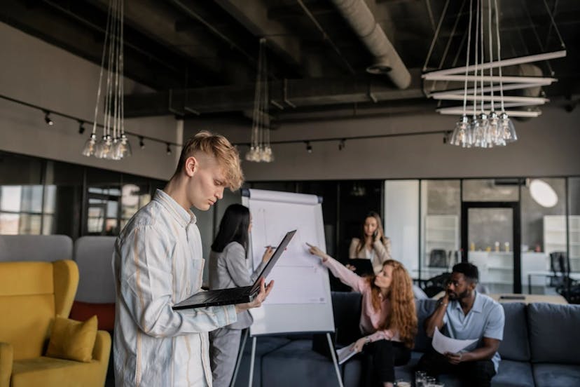 /software-companies-vs-freelancers-how-to-hire-based-on-what-you-need feature image