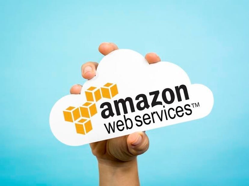 /7-simple-lessons-ive-learnt-last-year-with-aws feature image
