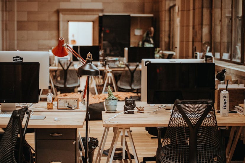 /how-the-smart-office-is-revolutionizing-the-workplace feature image