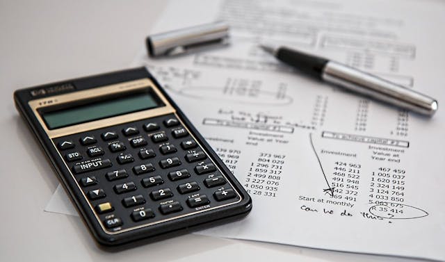 /from-investment-banking-to-daas-my-journey-of-understanding-financial-struggles-as-a-gen-z feature image
