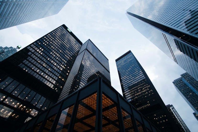 /real-world-resilient-strategies-for-fintech-projects feature image