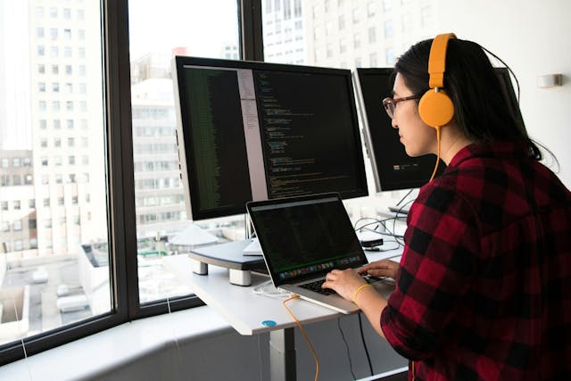 /how-to-select-programming-language-depending-on-the-task-ds253umu feature image