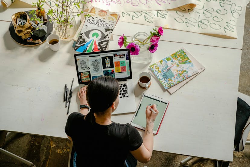 /how-to-earn-money-online-as-a-designer-50r323q feature image