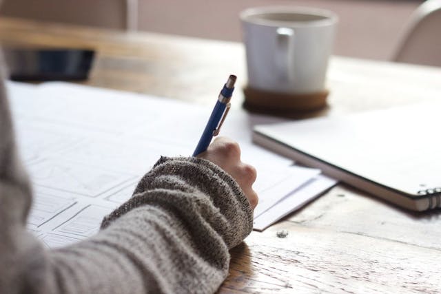 /fixing-the-parkisons-effect-how-freelance-writers-can-meet-up-with-schedule feature image