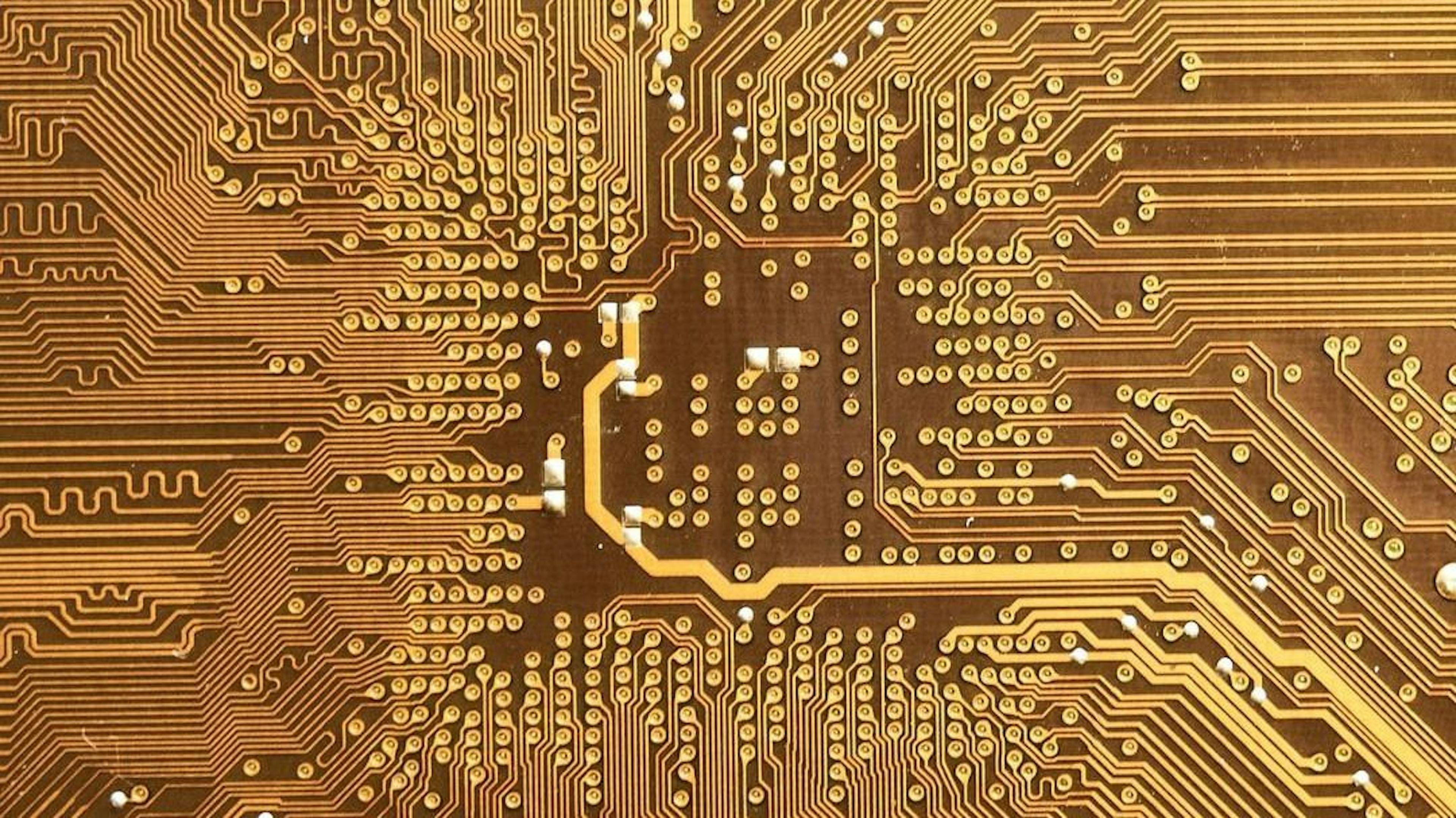 featured image - Qual é o impacto da computação quântica em blockchain e criptomoeda?