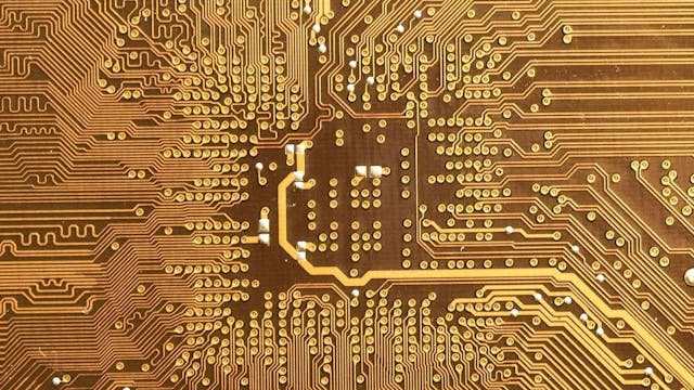/what-is-the-impact-of-quantum-computing-on-blockchain-and-cryptocurrency feature image
