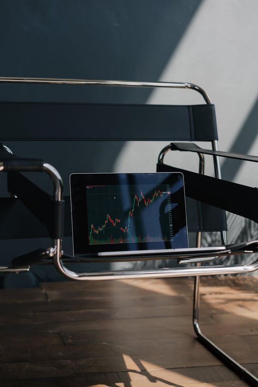 /five-ways-your-favorite-stablecoin-could-totally-fall-apart feature image