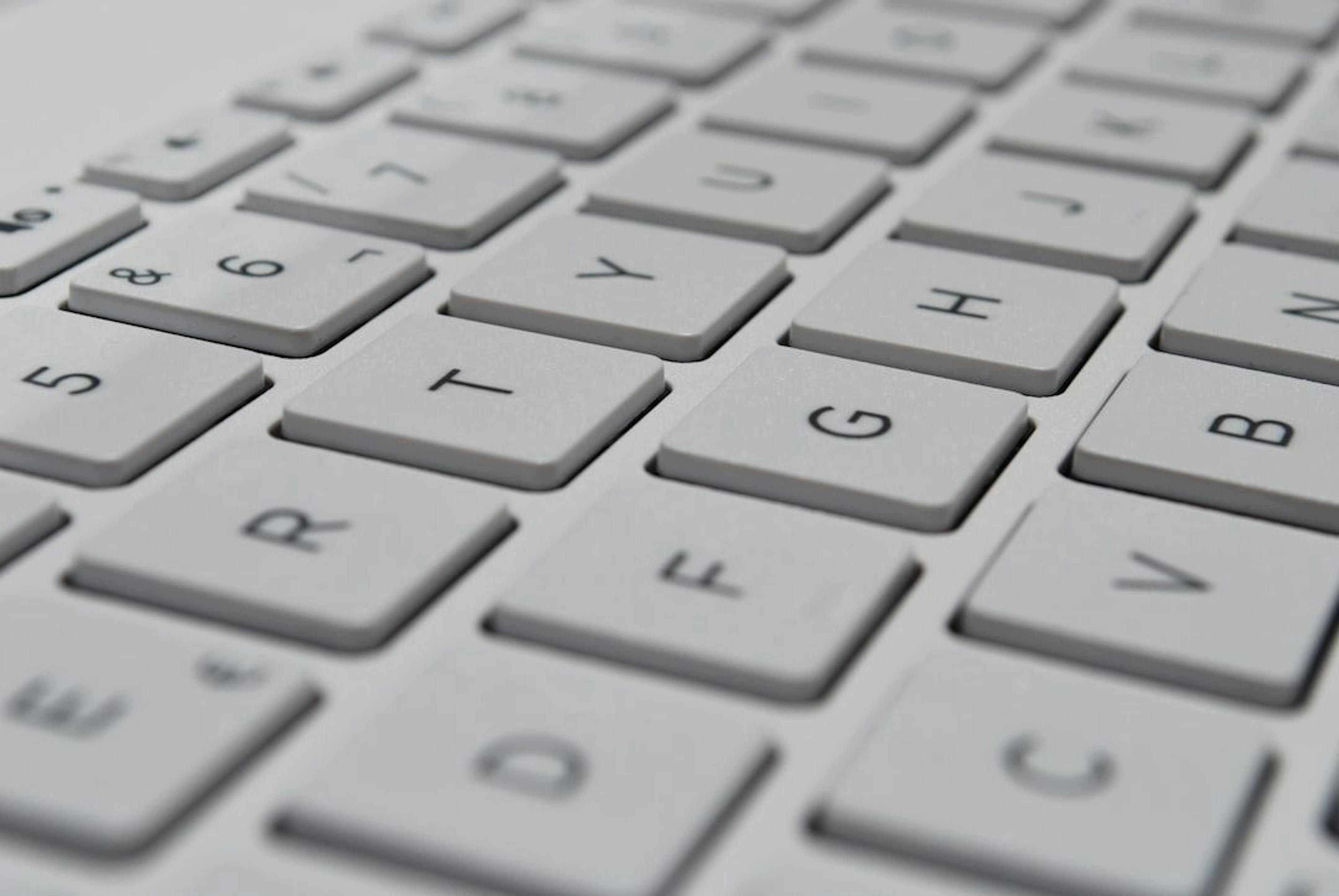 featured image - An Honest Guide to The 10 Best PR Software Platforms in 2025 