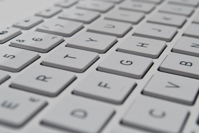 /an-honest-guide-to-the-10-best-pr-software-platforms-in-2025 feature image