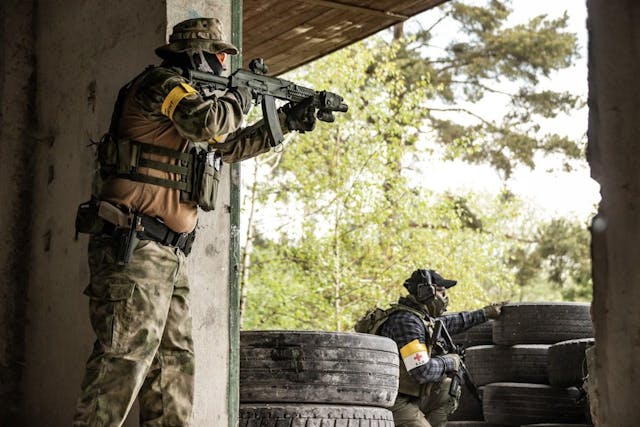 /ai-powered-autonomous-drones-are-redefining-modern-warfare feature image