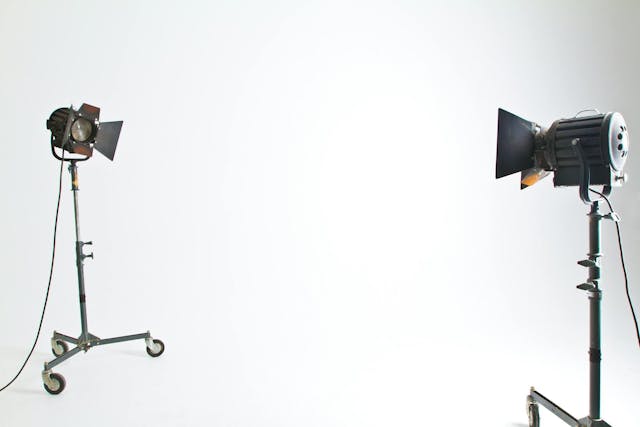 /ai-system-uses-teamwork-to-create-picture-perfect-lighting feature image