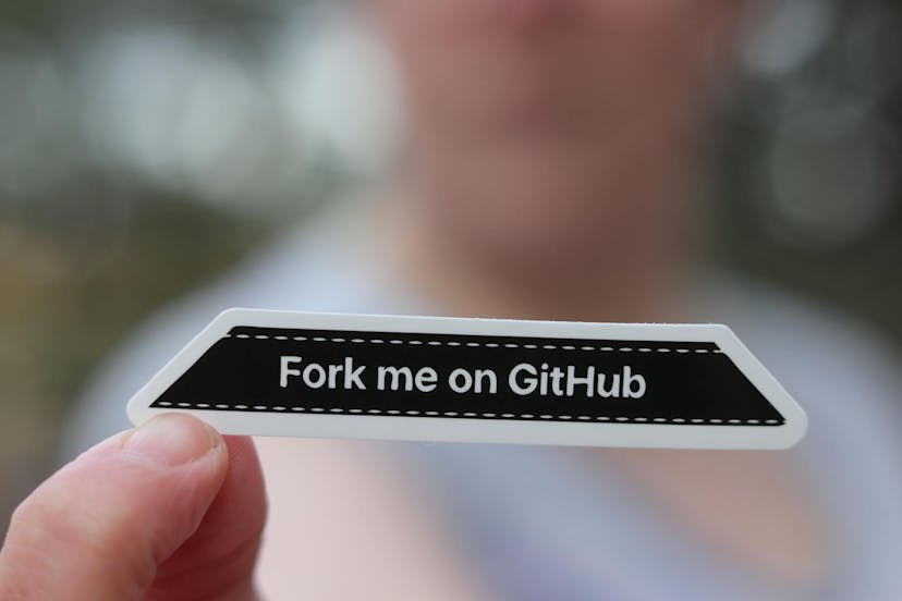 /how-to-contribute-to-github-without-breaking-anything feature image