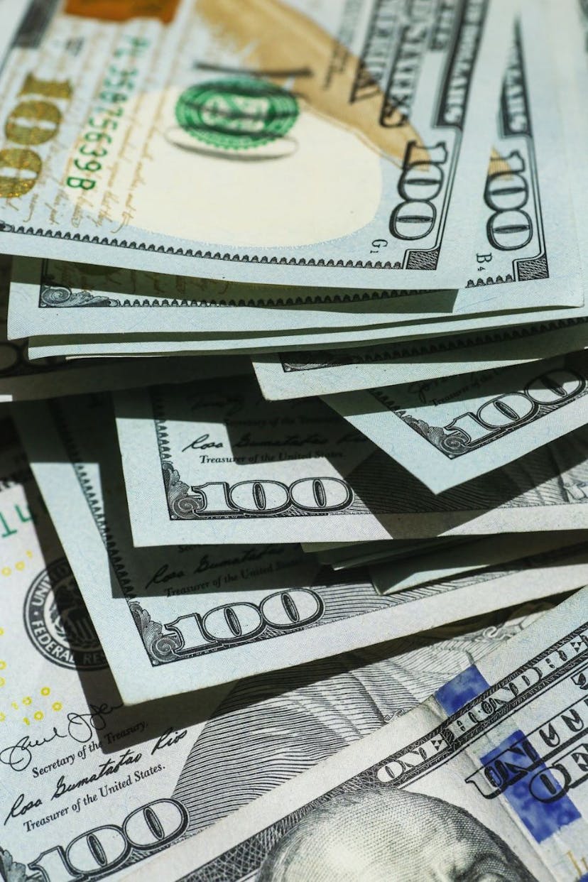 /the-impact-of-inflation-on-the-economy-and-consumers feature image