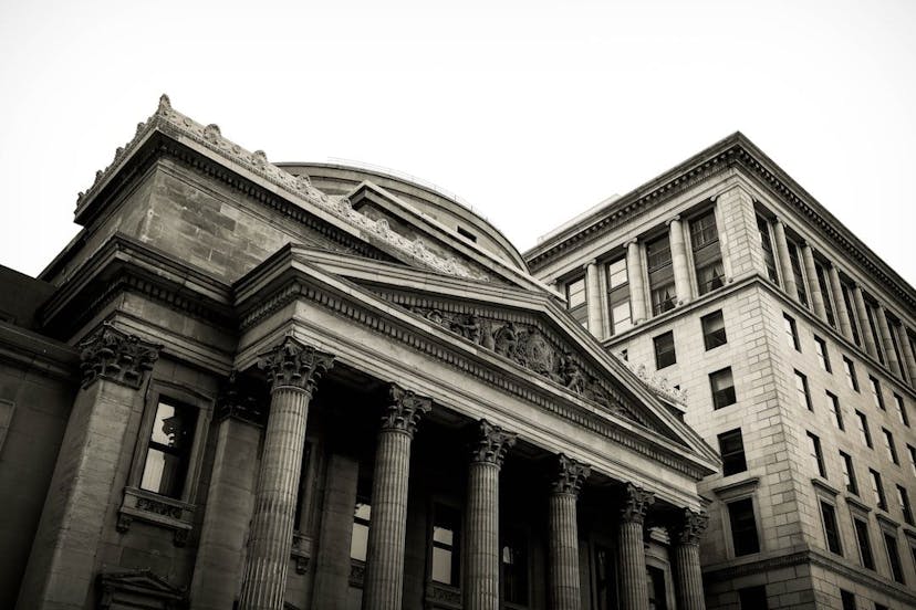 /how-fintechs-and-neobanks-are-pushing-traditional-banks-out-of-the-market-qvu32wx feature image