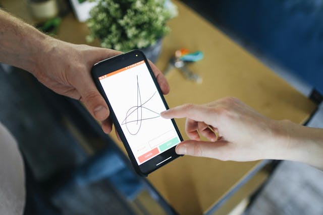 /how-digital-platforms-undo-paperwork-in-real-estate feature image
