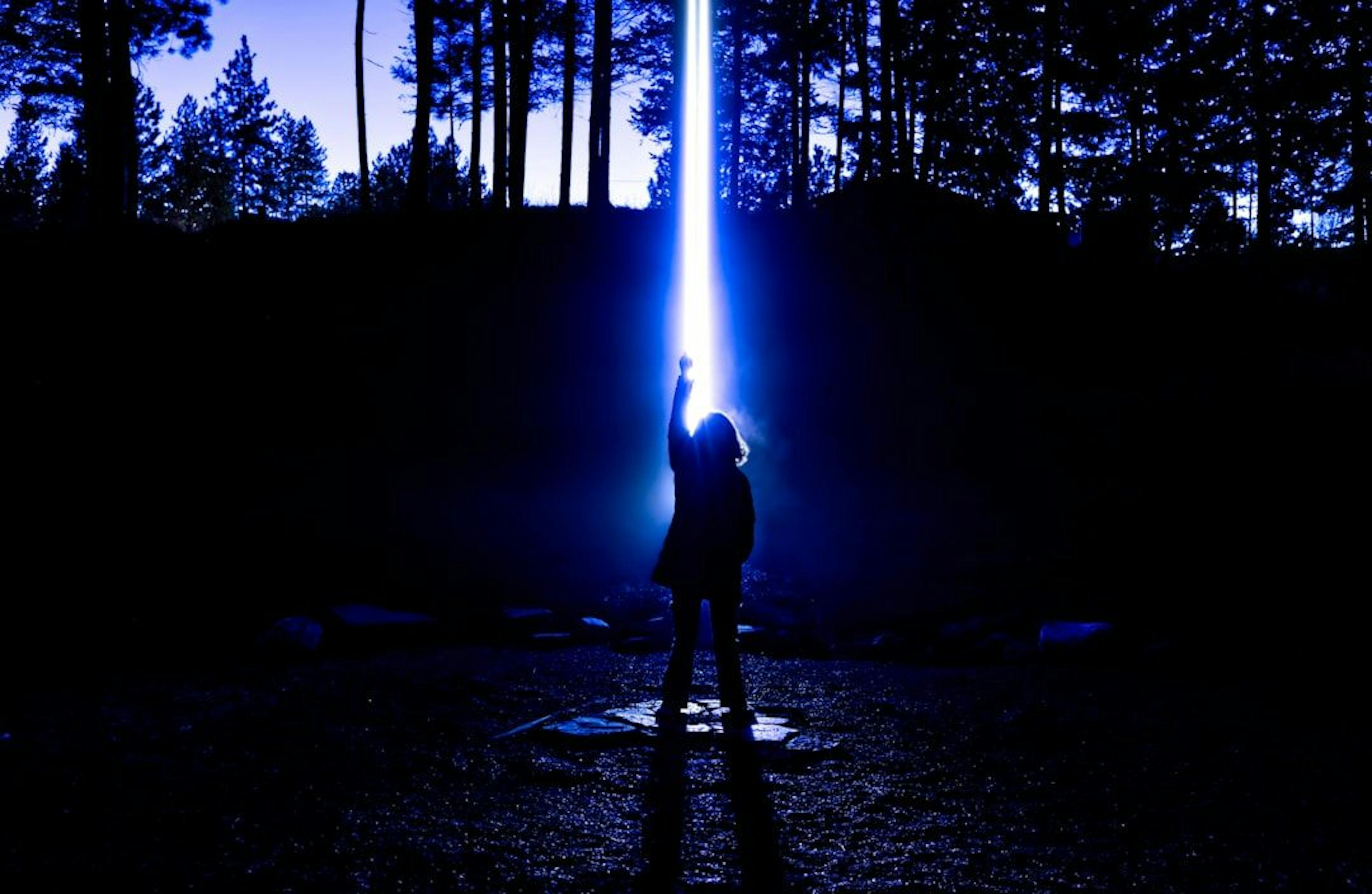 /the-end-of-the-lone-wolf-ai-kimi-k25s-agent-swarm-goes-parallel feature image