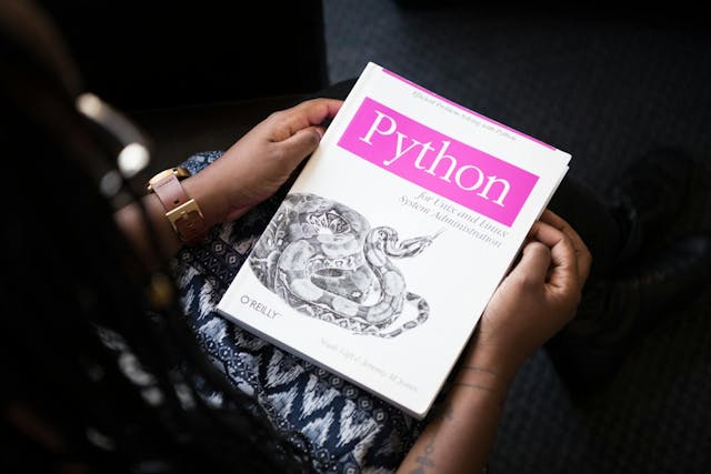 /tired-of-copy-pasting-hive-output-this-pyspark-hack-fixes-it feature image