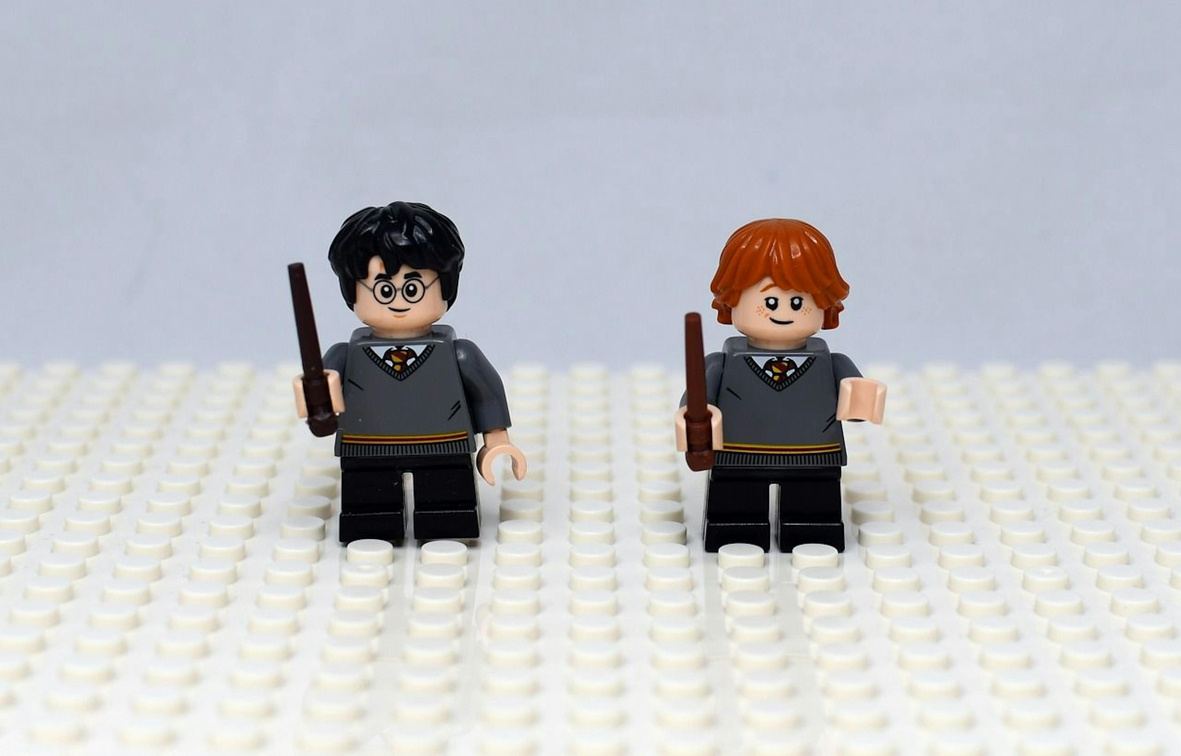 featured image - Who’s Harry Potter? Approximate Unlearning in LLMs: Abstract and Introduction
