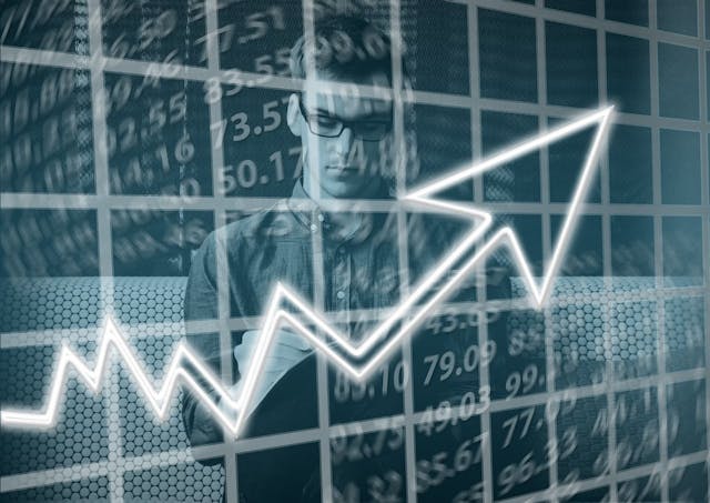 /5-ways-to-use-data-driven-decision-making-in-your-growth-marketing-strategy-in-2023 feature image
