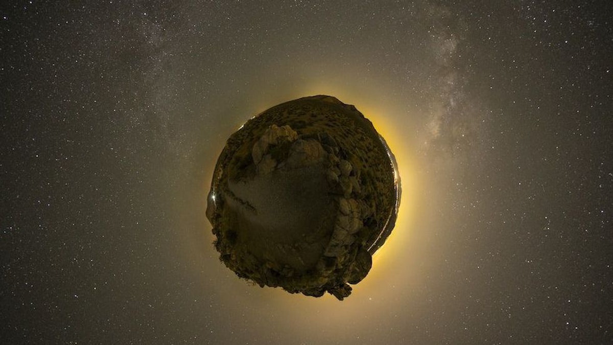featured image - Cree una aplicación de pyton para alertarlo sobre asteroides cerca de la Tierra.