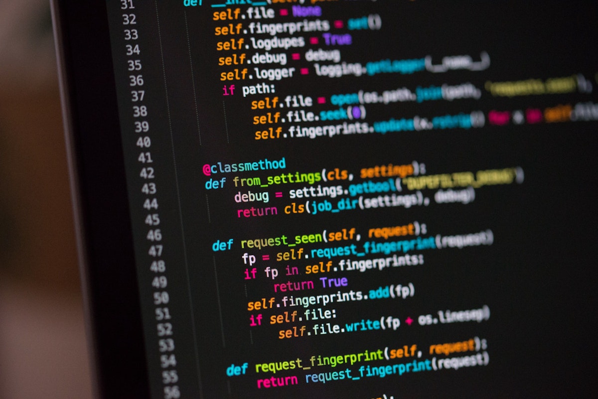 featured image - 6 Reasons Medical Students Should Brush Up On Their Coding Skills
