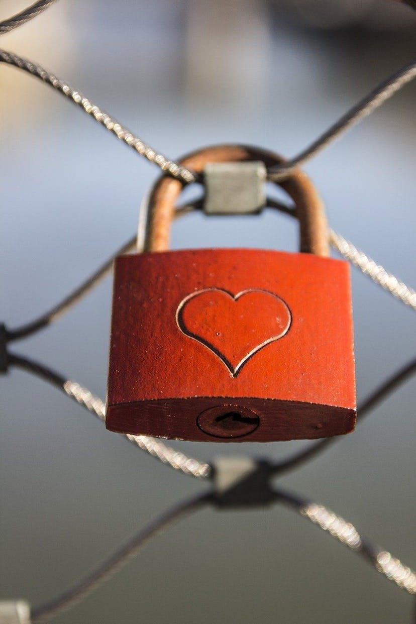 /mfa-vs-2fa-which-is-better-and-more-secure-t5l34bt feature image