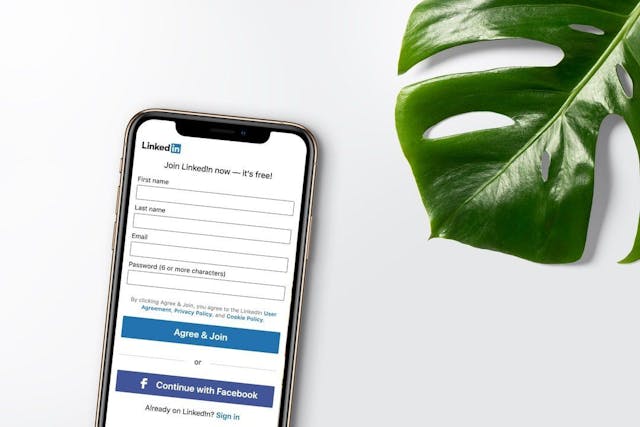 /how-to-create-forms-in-react-35o313i feature image