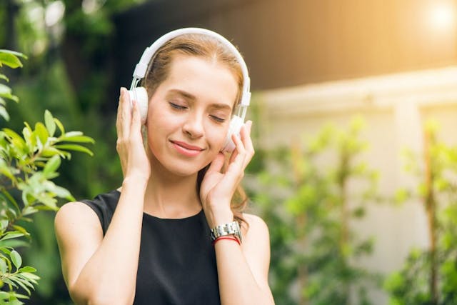 /synthetic-audio-is-now-available-for-70000-hackernoon-stories-bym9f4x feature image