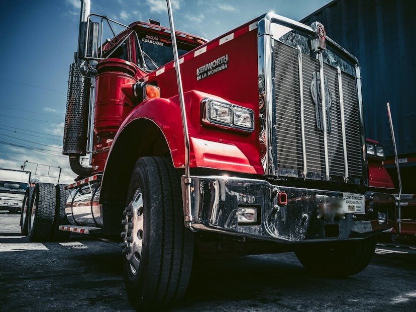/driving-fleet-management-innovation-with-edge-computing feature image