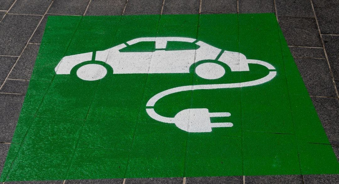 what-to-know-about-ev-tax-credits-hackernoon