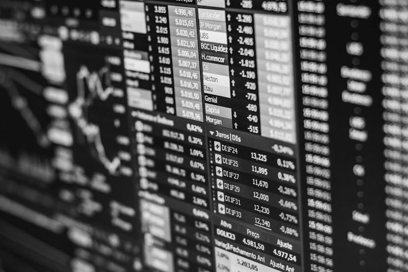 /whistleblowing-and-data-leaks-the-thin-line-between-heroism-and-hacking feature image