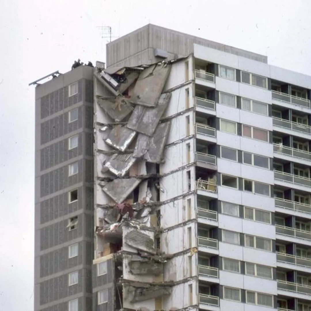 Ronan Point, 16 May 1968. Photo: By Derek Voller, CC BY-SA 2.0, https://commons.wikimedia.org/w/index.php?curid=59931718