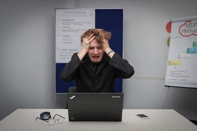 /7-ways-to-beat-zoom-fatigue-and-improve-your-virtual-meetings-8a3v37yd feature image