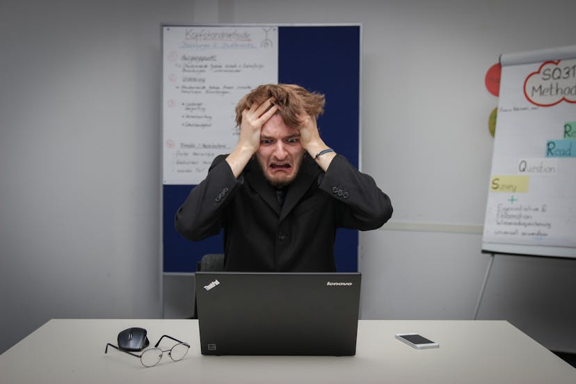 /7-ways-to-beat-zoom-fatigue-and-improve-your-virtual-meetings-8a3v37yd feature image