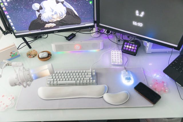 /programmer-burnout-from-software-developer-to-twitch-streamer feature image