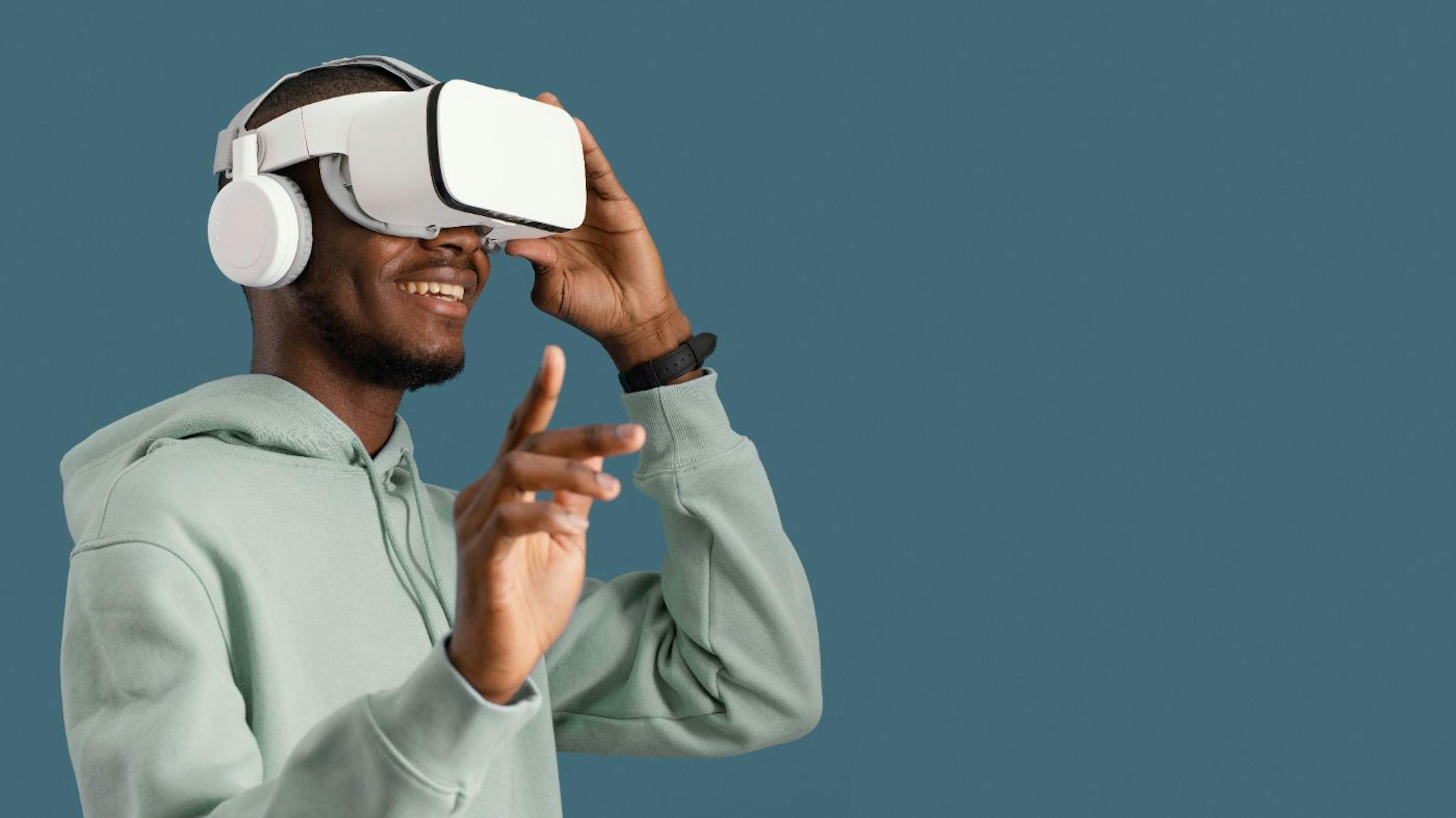 /how-ar-and-vr-are-propelling-businesses-to-new-engagement-levels feature image