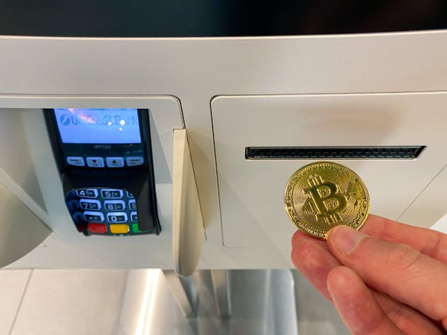 /the-risks-and-rewards-of-crypto-payments-for-freelancers-in-2023 feature image