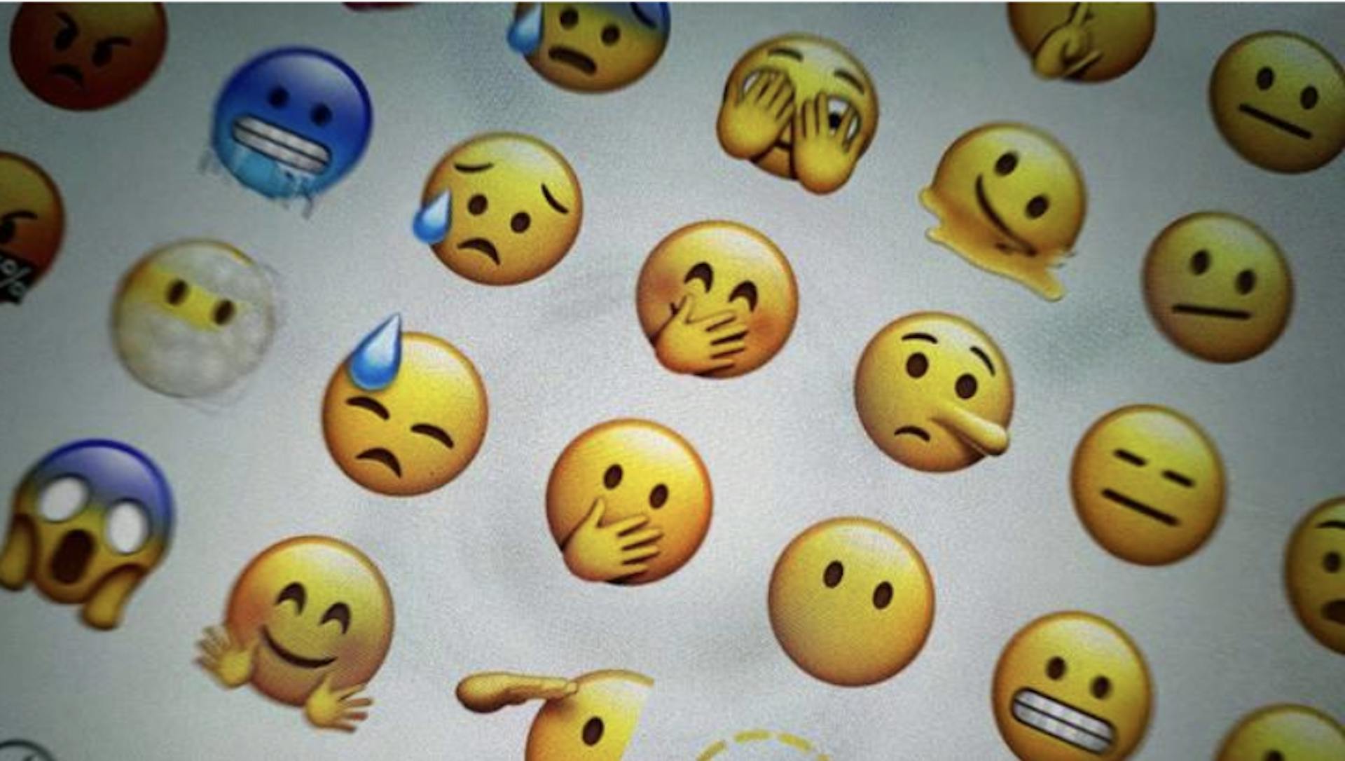 The scammer sent a set of 25 NFT emojis, instead of artworks / Source: vm.ru 