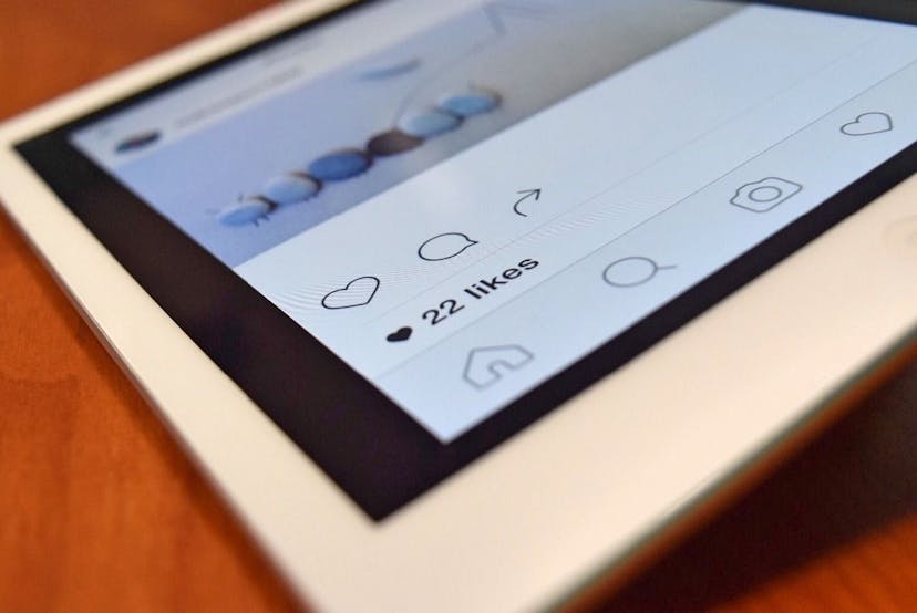 /buzz-ping-repeat-how-social-media-notifications-shape-our-behavior feature image